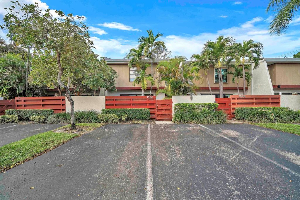 3904 Parkside Lane, Hollywood, FL 33021