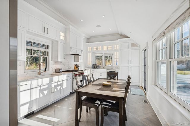 30 Club Lane, Remsenburg, NY 11960