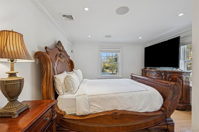 30 Club Lane, Remsenburg, NY 11960