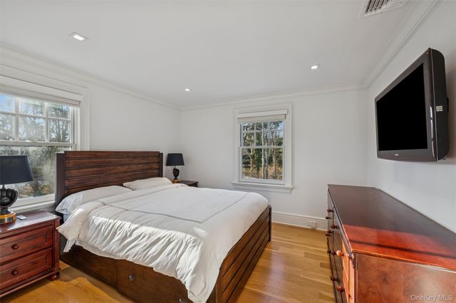 30 Club Lane, Remsenburg, NY 11960