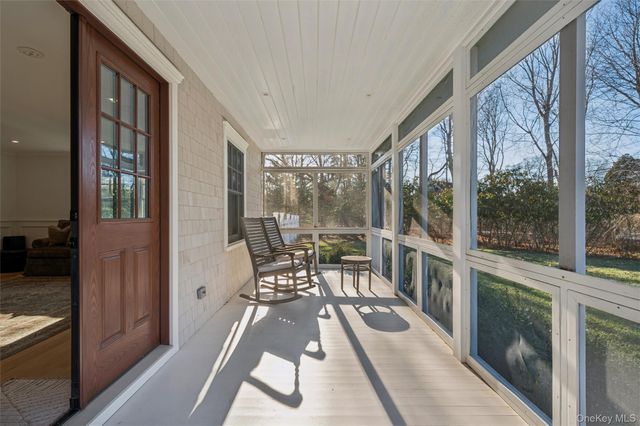 30 Club Lane, Remsenburg, NY 11960