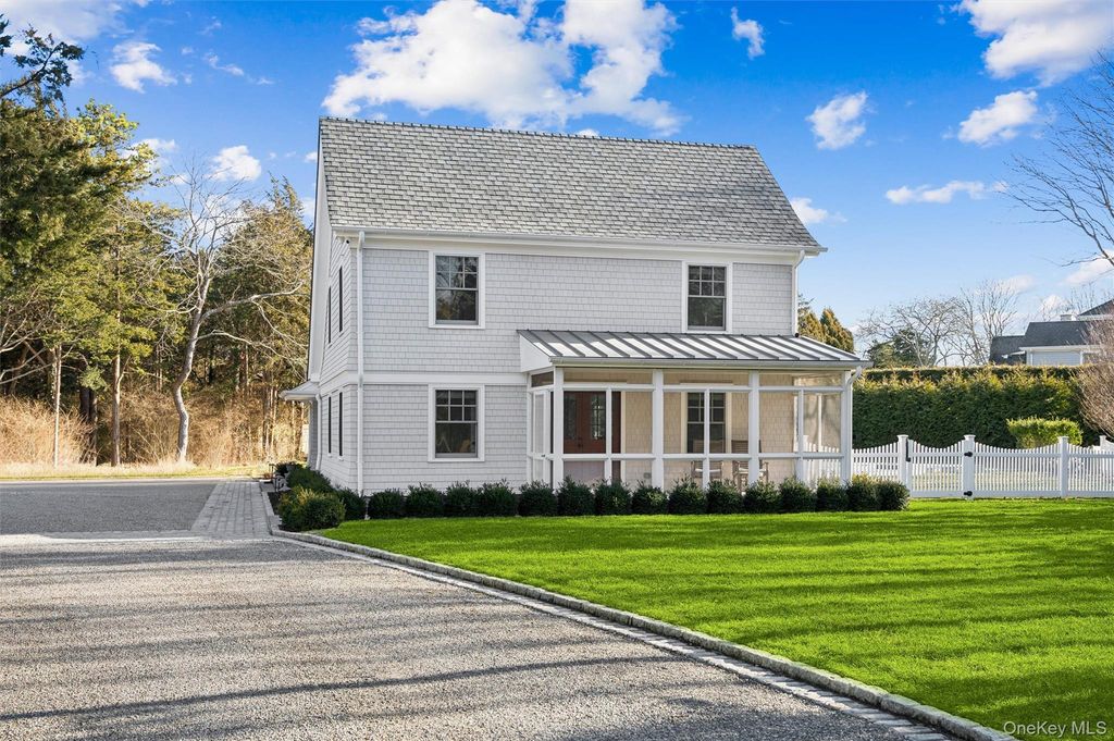 30 Club Lane, Remsenburg, NY 11960