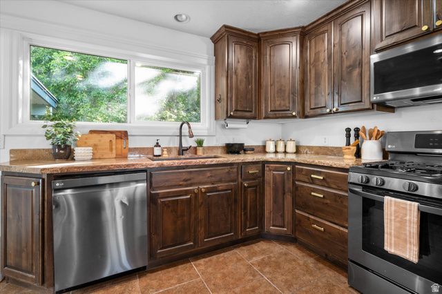 185 E SOUTH WEBER DR, South Weber, UT 84405