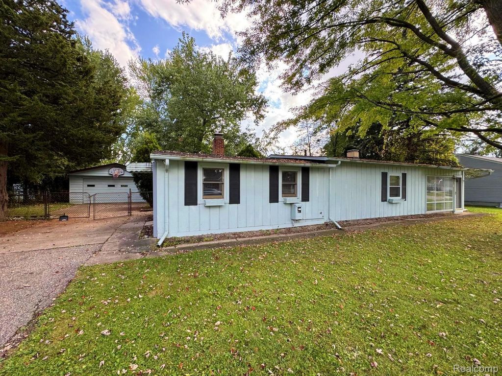 1130 Sigma Road, Walled Lake, MI 48390