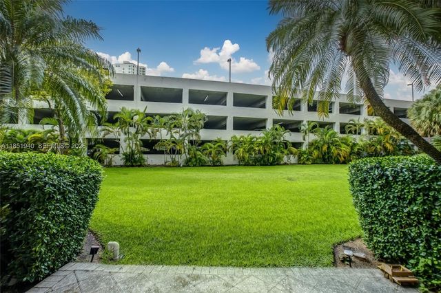 3300 NE 191st Street 114, Aventura, FL 33180