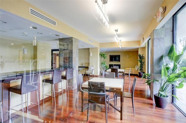 3300 NE 191st Street 114, Aventura, FL 33180