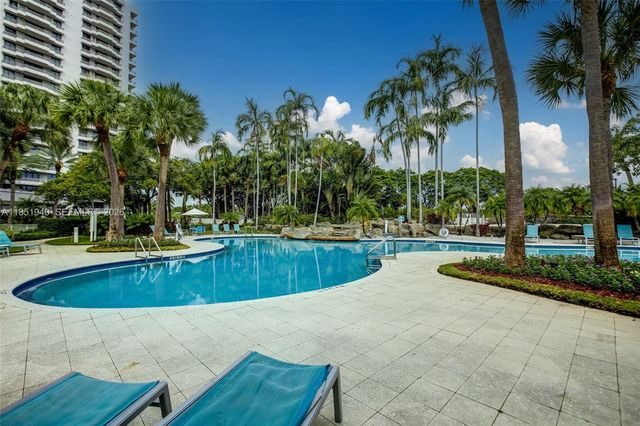 3300 NE 191st Street 114, Aventura, FL 33180