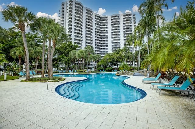 3300 NE 191st Street 114, Aventura, FL 33180