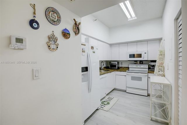 3300 NE 191st Street 114, Aventura, FL 33180