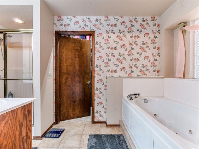 4120 Pine Hill Road, Norman, OK 73072