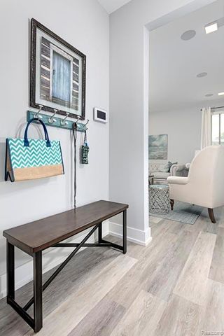 710 Schalm Dr, Clawson, MI 48017