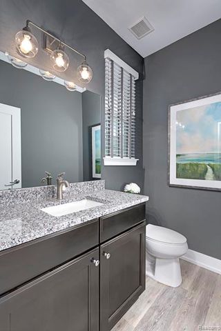 710 Schalm Dr, Clawson, MI 48017