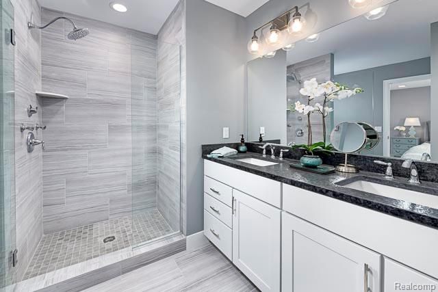 710 Schalm Dr, Clawson, MI 48017