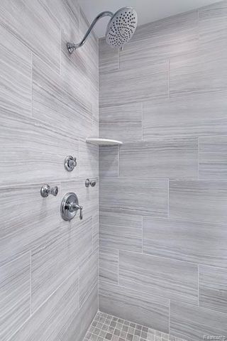 710 Schalm Dr, Clawson, MI 48017