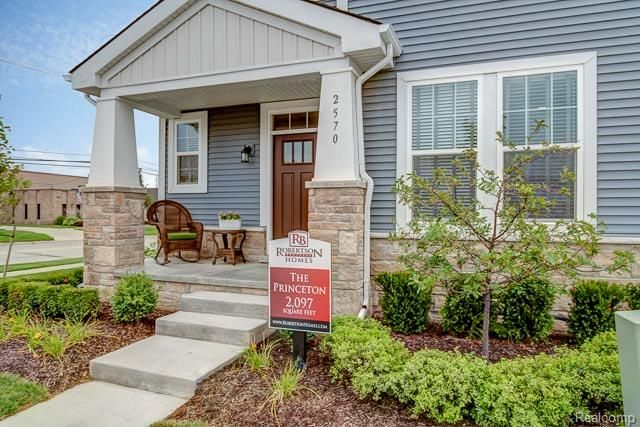 710 Schalm Dr, Clawson, MI 48017