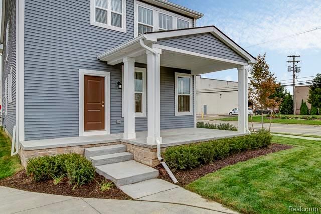 710 Schalm Dr, Clawson, MI 48017