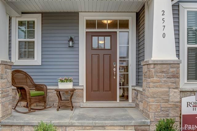 710 Schalm Dr, Clawson, MI 48017