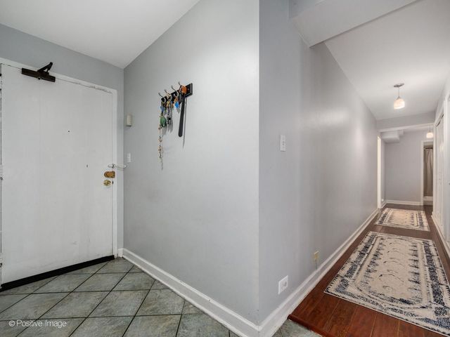 5801 N Sheridan Road 16B, Chicago, IL 60660