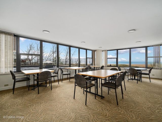 5801 N Sheridan Road 16B, Chicago, IL 60660