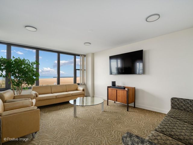 5801 N Sheridan Road 16B, Chicago, IL 60660