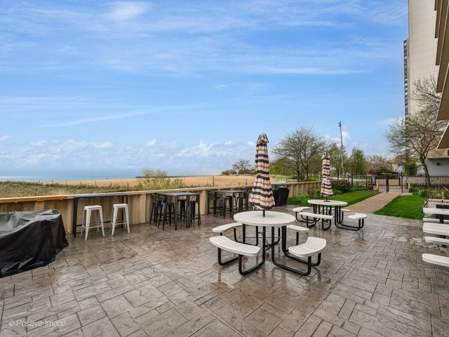 5801 N Sheridan Road 16B, Chicago, IL 60660