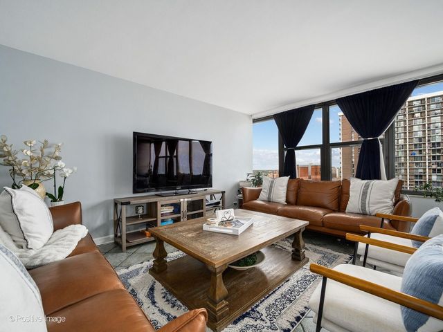 5801 N Sheridan Road 16B, Chicago, IL 60660