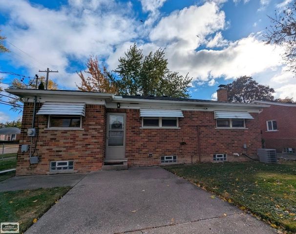 24705 Raven Street, Eastpointe, MI 48021