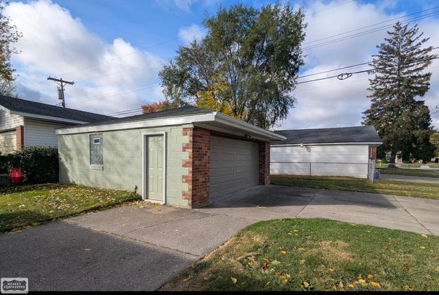 24705 Raven Street, Eastpointe, MI 48021