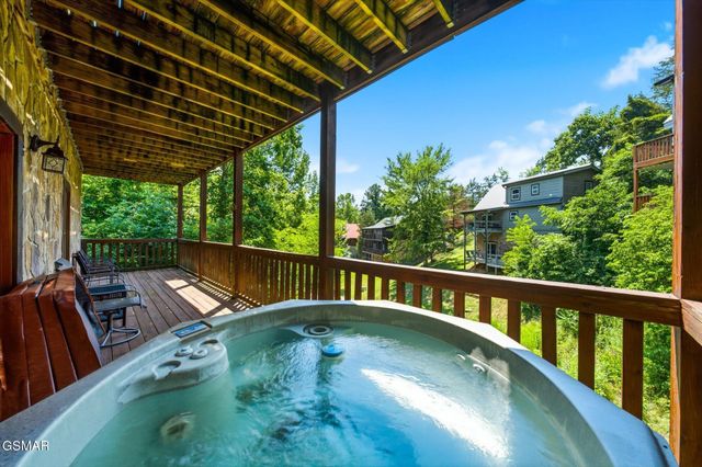 2606 Tree Top Way, Pigeon Forge, TN 37863