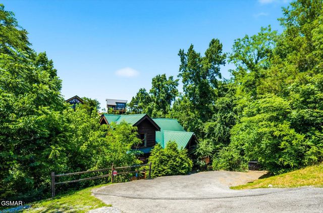 2606 Tree Top Way, Pigeon Forge, TN 37863
