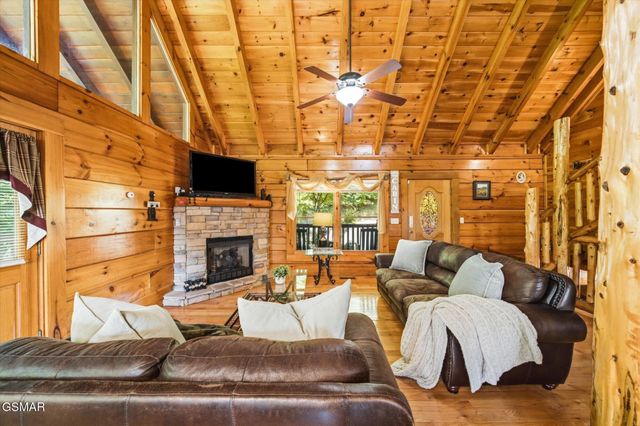 2606 Tree Top Way, Pigeon Forge, TN 37863