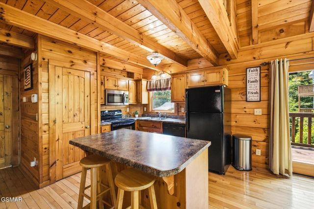 2606 Tree Top Way, Pigeon Forge, TN 37863