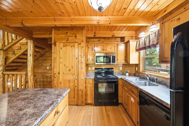 2606 Tree Top Way, Pigeon Forge, TN 37863