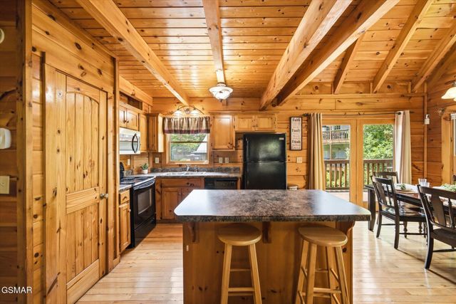 2606 Tree Top Way, Pigeon Forge, TN 37863