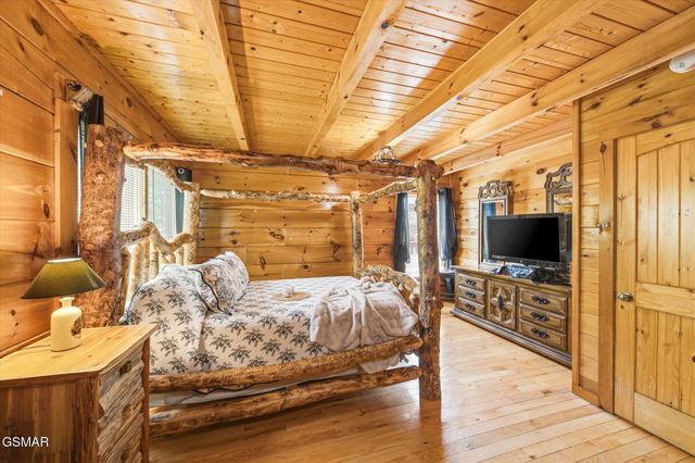 2606 Tree Top Way, Pigeon Forge, TN 37863