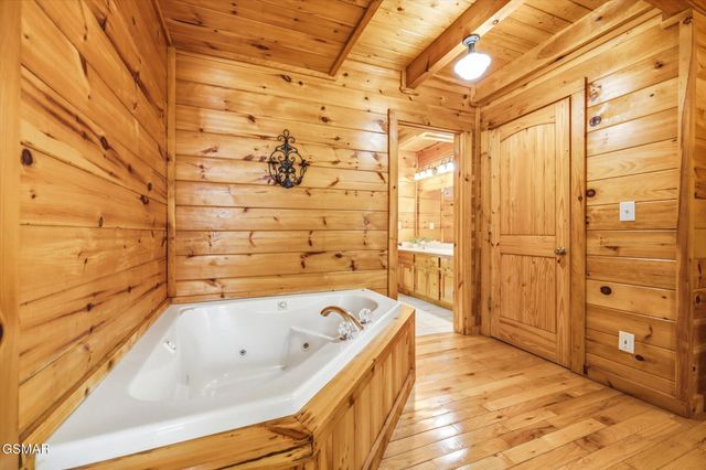 2606 Tree Top Way, Pigeon Forge, TN 37863