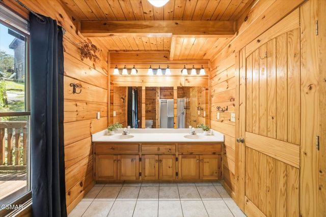 2606 Tree Top Way, Pigeon Forge, TN 37863