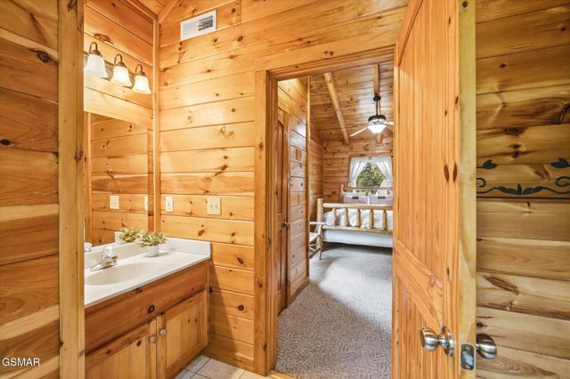 2606 Tree Top Way, Pigeon Forge, TN 37863