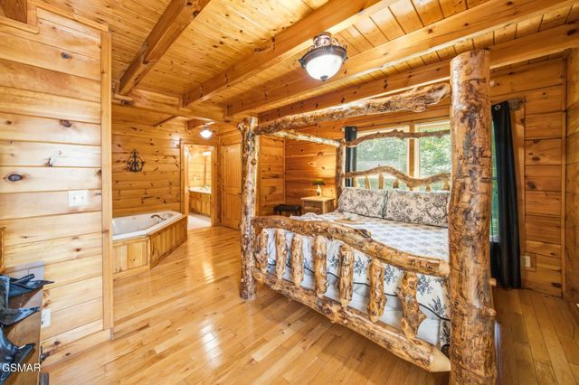 2606 Tree Top Way, Pigeon Forge, TN 37863