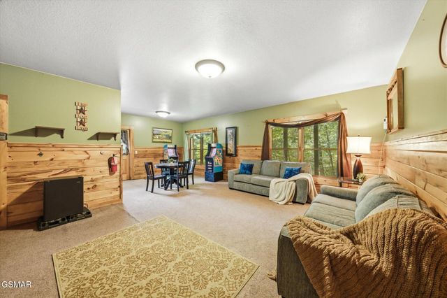 2606 Tree Top Way, Pigeon Forge, TN 37863