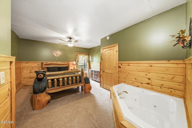 2606 Tree Top Way, Pigeon Forge, TN 37863