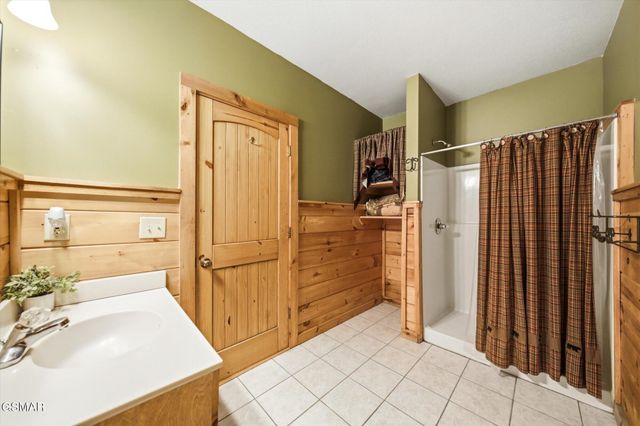 2606 Tree Top Way, Pigeon Forge, TN 37863
