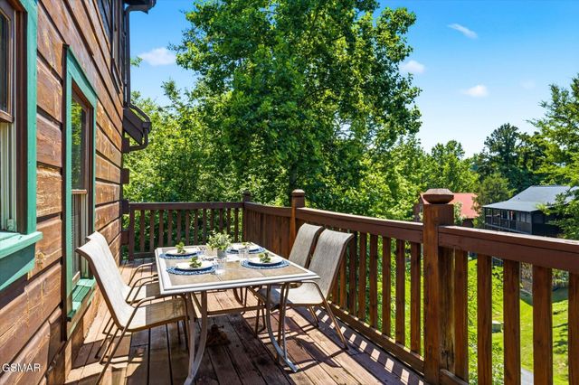 2606 Tree Top Way, Pigeon Forge, TN 37863