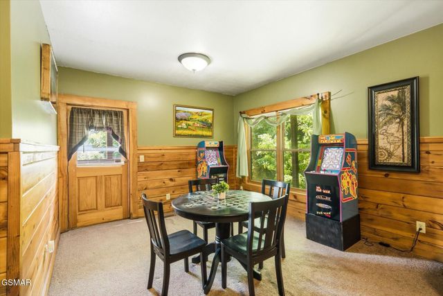 2606 Tree Top Way, Pigeon Forge, TN 37863