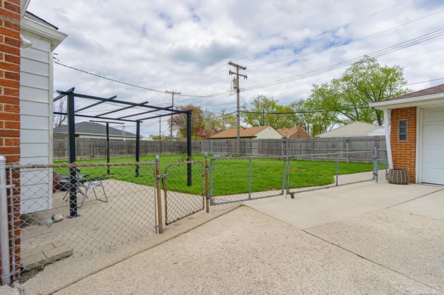 22240 Milgrom Court, St Clair Shores, MI 48081
