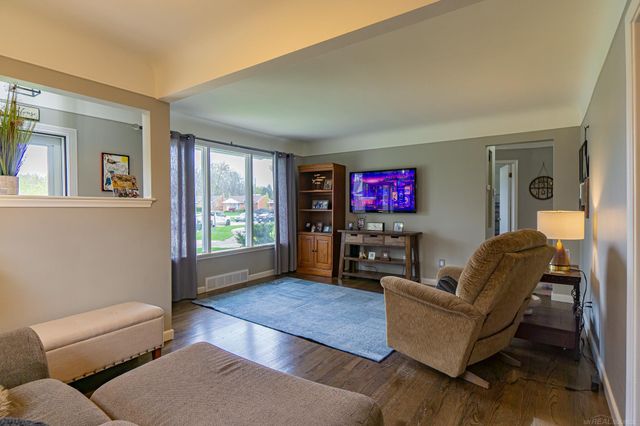 22240 Milgrom Court, St Clair Shores, MI 48081