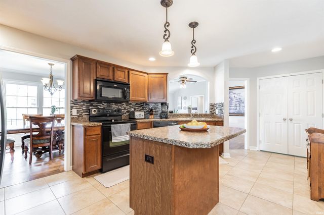 5820 Waterstone Drive, Newburgh, IN 47630