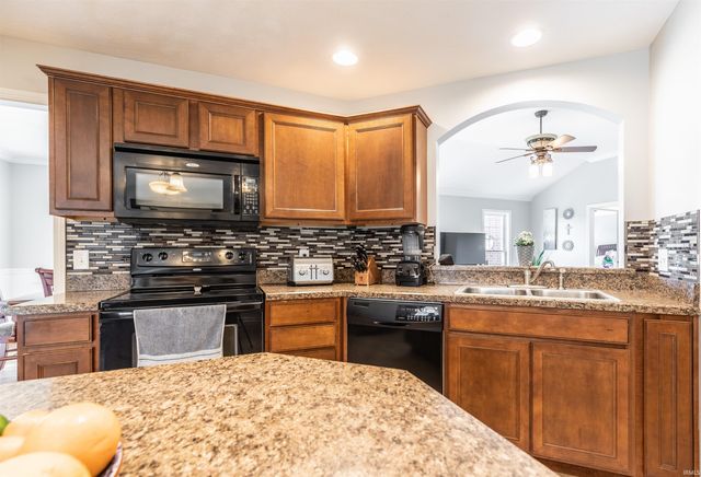 5820 Waterstone Drive, Newburgh, IN 47630