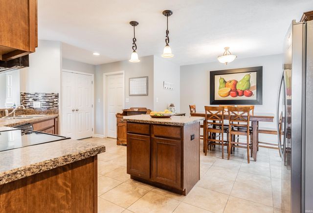 5820 Waterstone Drive, Newburgh, IN 47630