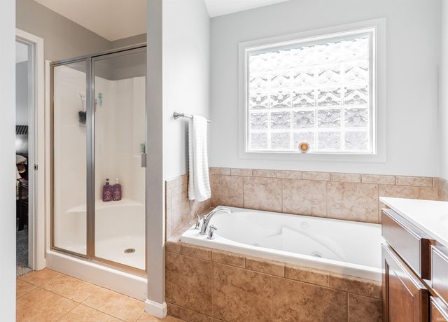 5820 Waterstone Drive, Newburgh, IN 47630